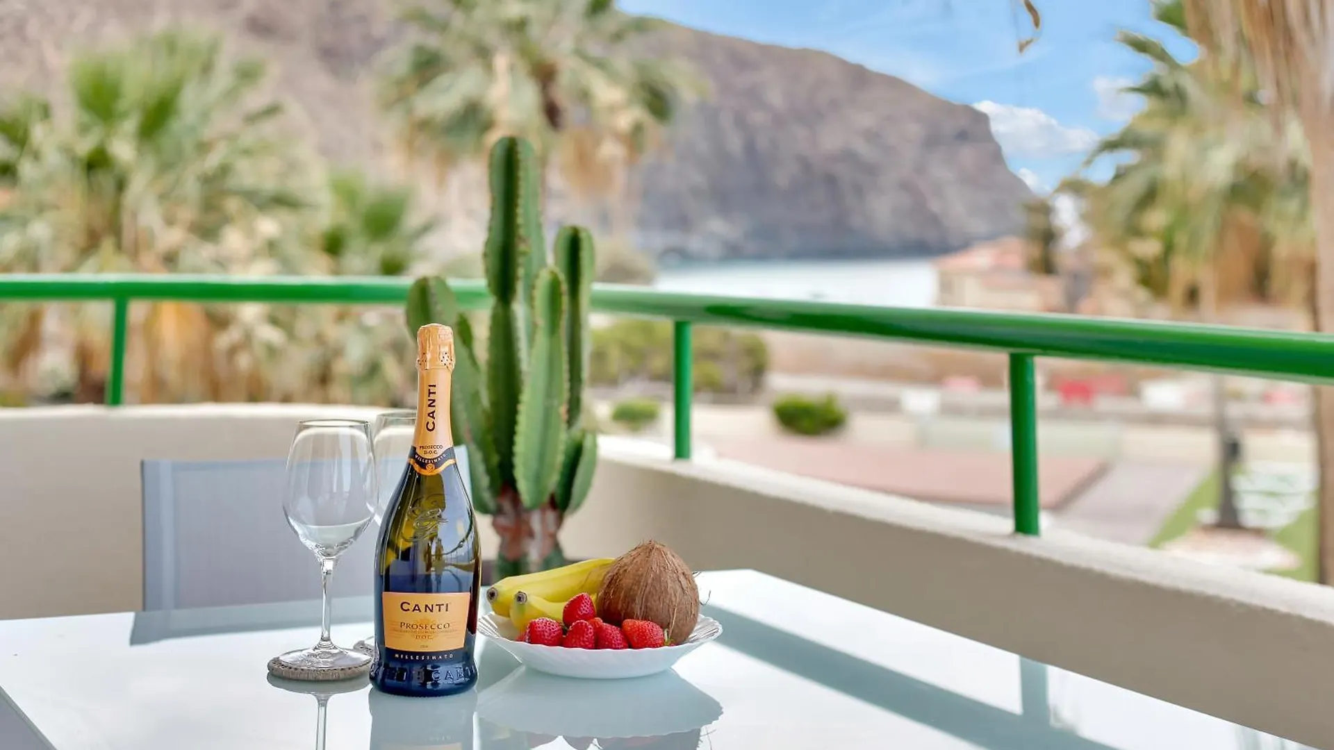 Casa Marinita, Top Floor, Direct Access To The Seafront Los Cristianos  Spanien