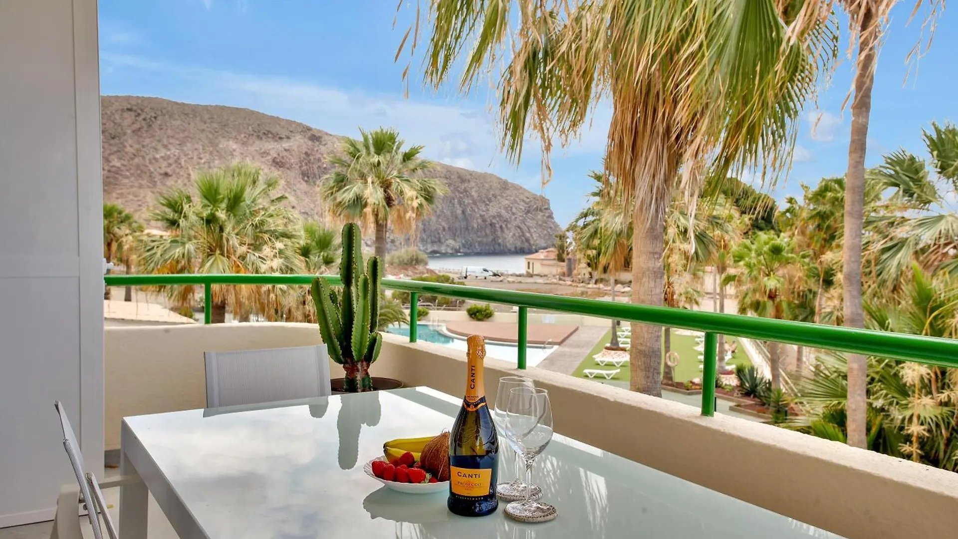 Casa Marinita, Top Floor, Direct Access To The Seafront لوس كريستيانوس شقة